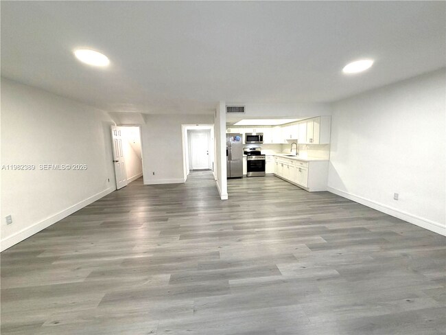 Foto del edificio - 7155 W 2nd Way