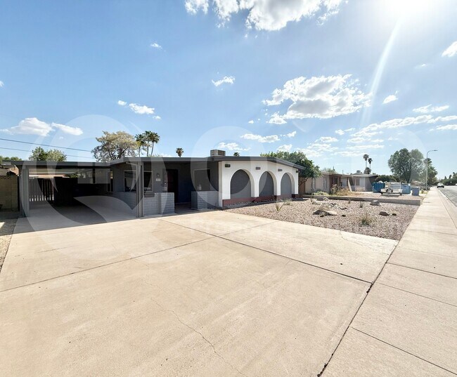 Building Photo - 1413 E Wesleyan Dr