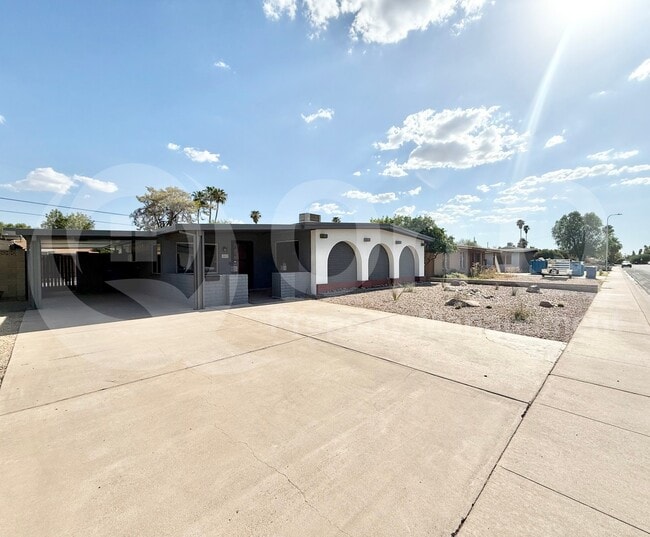 Foto del edificio - 1413 E Wesleyan Dr