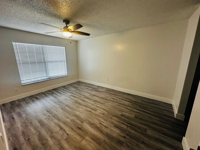 Building Photo - 2 Bed/2 Bath, 1 story Villa in Veterans Villas AVAILABLE NOW!