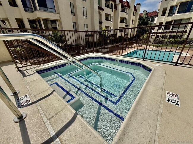Foto del edificio - 5875 Friars Rd