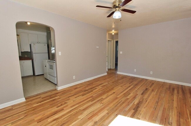 Building Photo - 1605 S Reinhart Dr