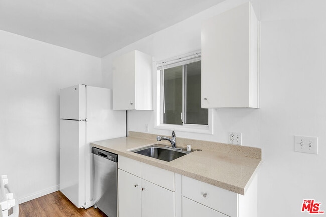 Foto del edificio - 917 N Cedar St
