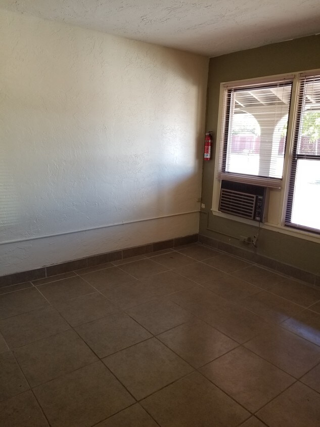 Building Photo - 3510 S Market St