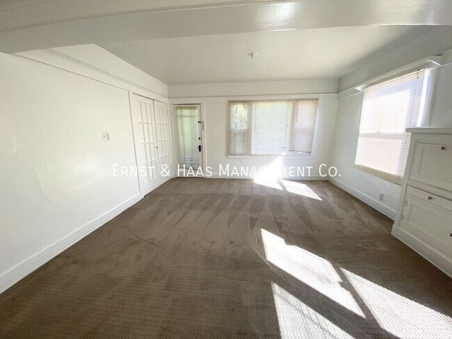 Foto del edificio - 317 1/2  Temple Ave.-