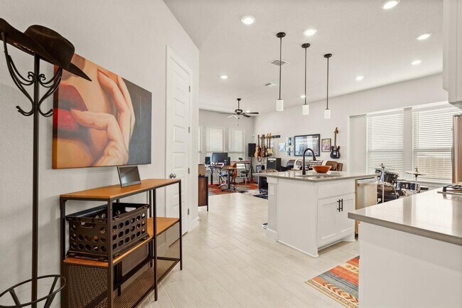 Building Photo - 12810 Stanford Dr