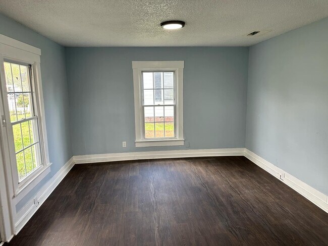 Foto del edificio - 200 E Burwell Ave