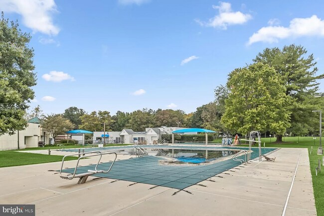 Foto del edificio - 6948 Knighthood Ln