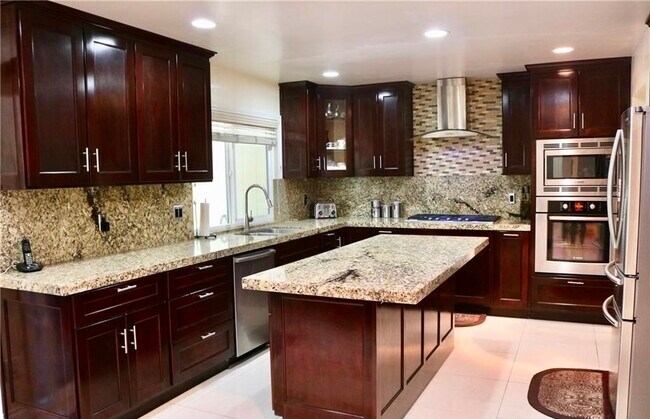 Foto del edificio - 10638 Balcom Ave