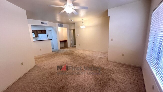 Building Photo - 2 Bedrooms, 2 Baths