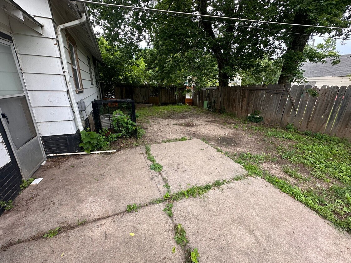 Primary Photo - $825 - 2 bedroom/ 1 bathroom - Single Fami...