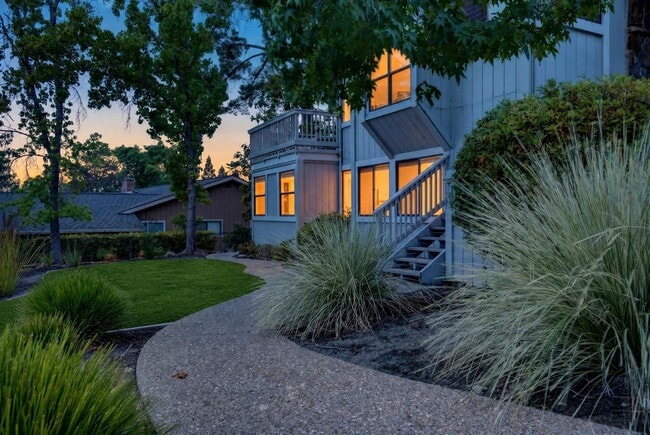 Building Photo - 1837 Lackland Dr
