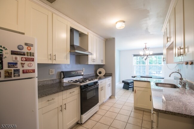 Building Photo - 15 Andover Cir