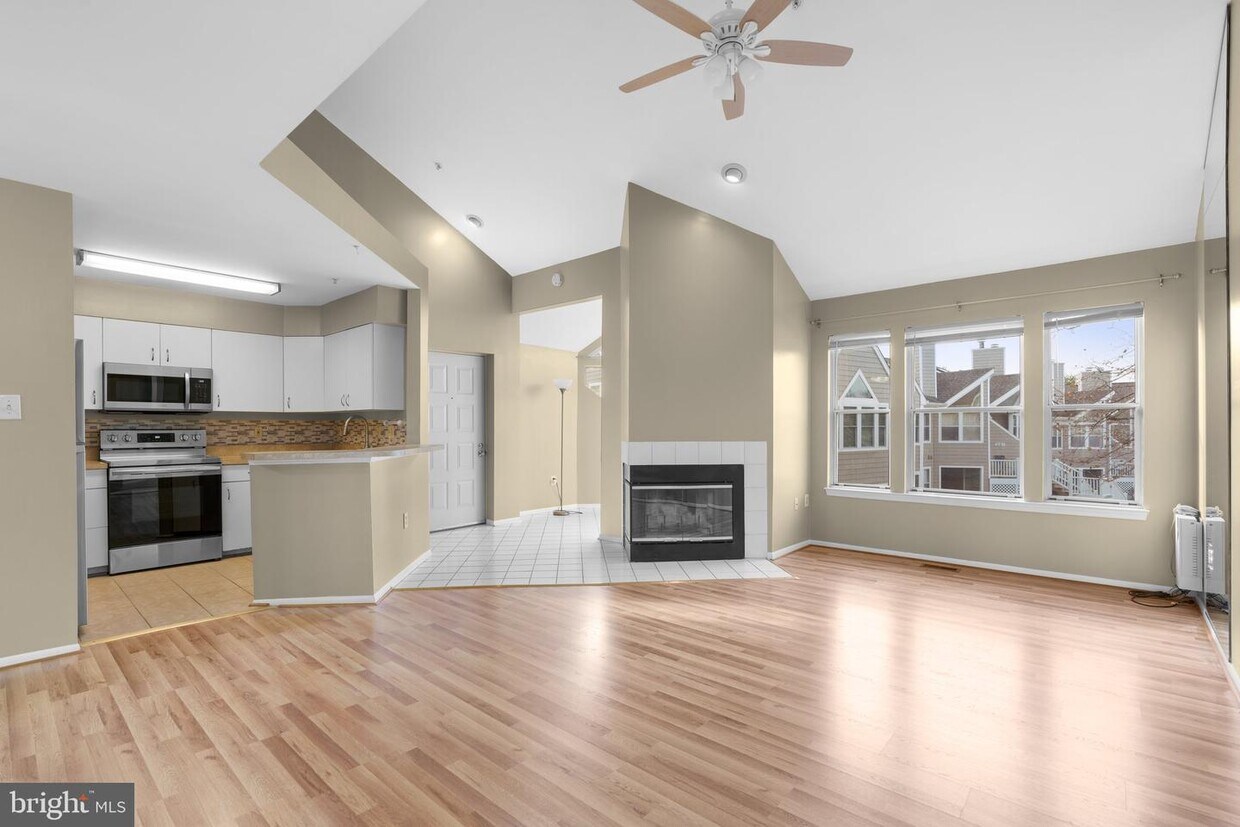 Foto principal - 7640 Coachlight Ln