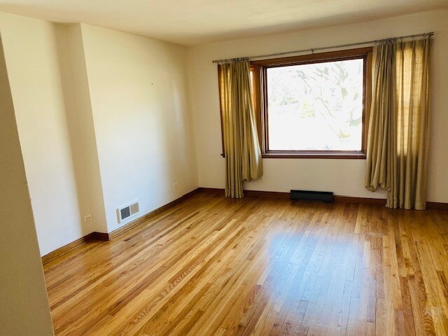 Building Photo - 319 Prairie Ave