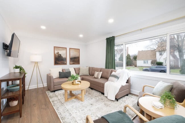 Foto del edificio - 3544 Tuttle Ave