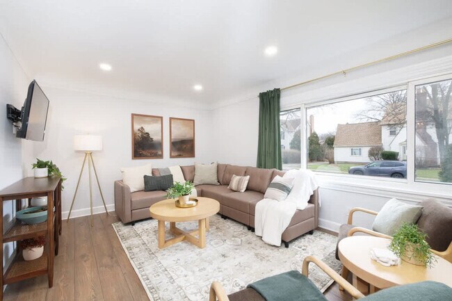 Building Photo - 3544 Tuttle Ave