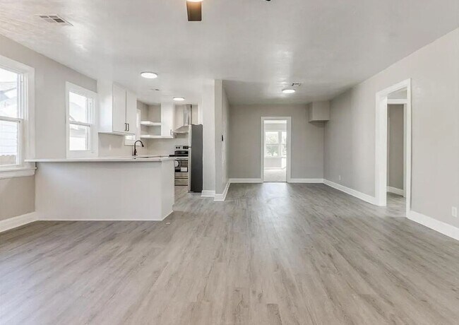 Foto del edificio - ?Modern Home Near Western District and I-2...