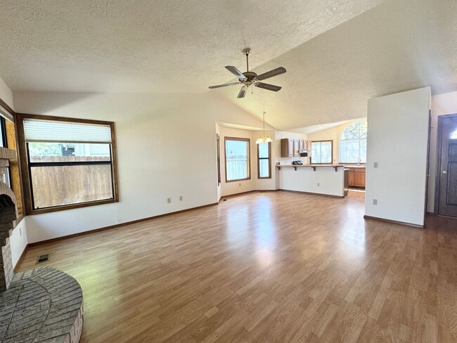 Foto del edificio - Now leasing in West Boise! This single-lev...