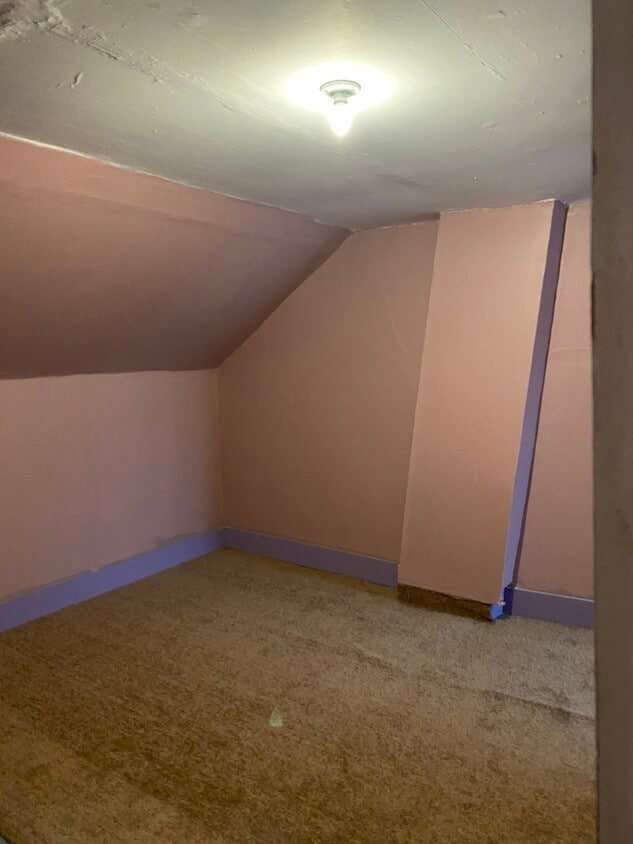 Building Photo - 334 E 5th St