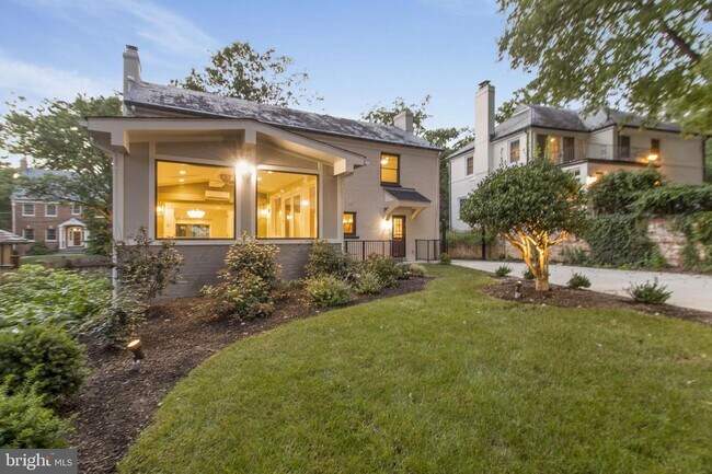 Foto del edificio - 7835 Orchid St NW