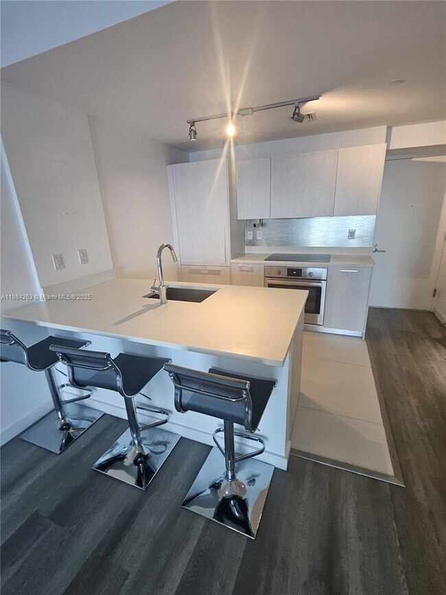 Foto del edificio - 501 NE 31st St
