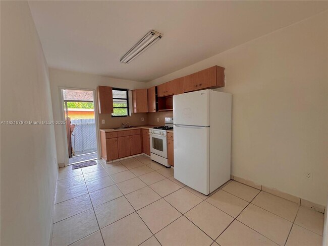 Foto del edificio - 369 E 20th St