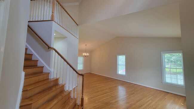 Foto del edificio - Stunning and Spacious 5 Bed 4 Bath Colonia...