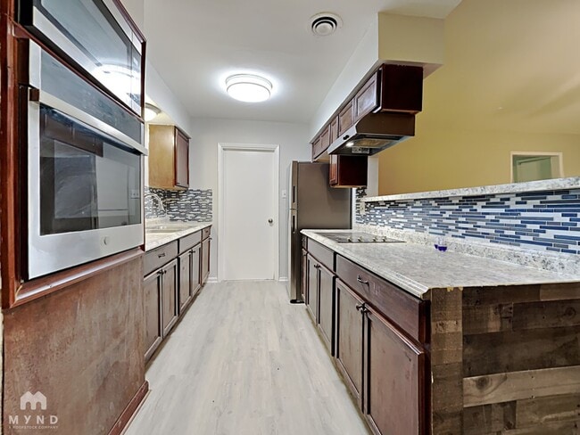 Foto del edificio - 6127 Heatherbrook Dr