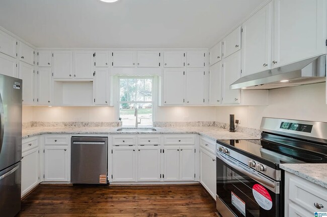 Building Photo - 260 Vine St