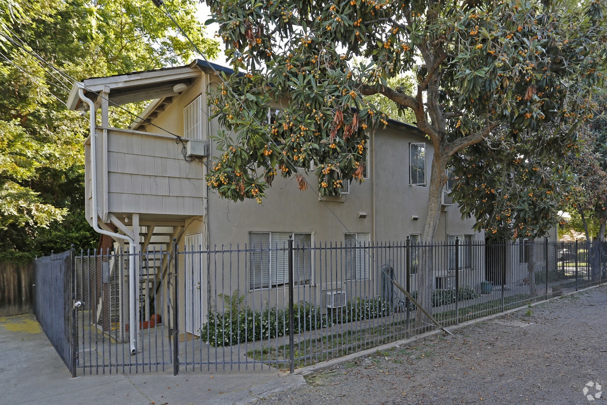 Building Photo - 512 21st St