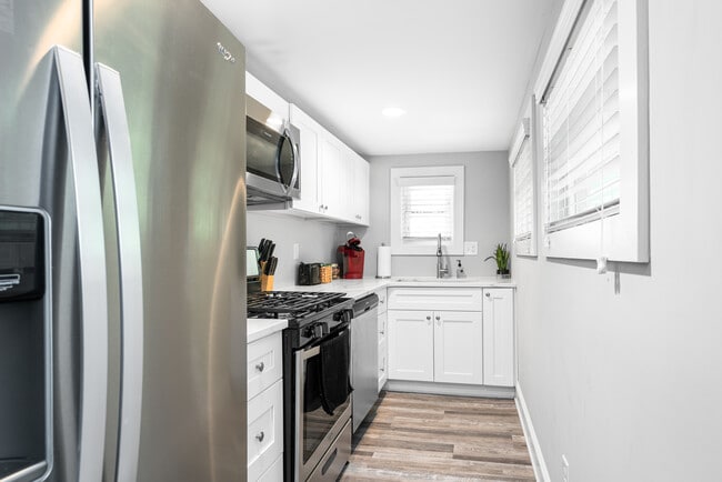 Building Photo - Hapeville - 724B