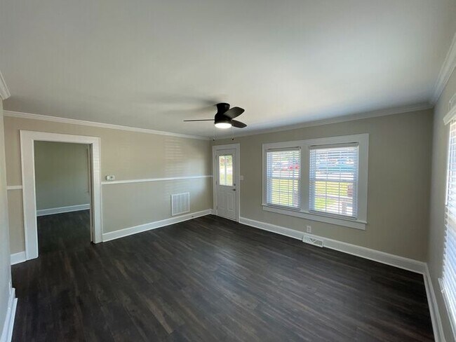 Foto del edificio - T.R. Lawing Realty Property