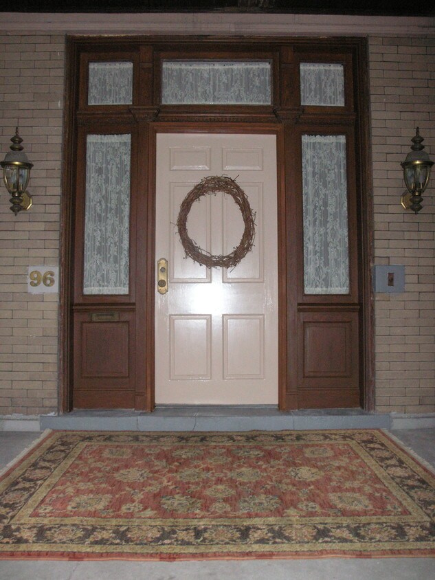 Entrada principal - 96 S Euclid Ave