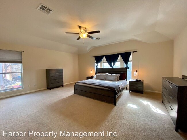 Building Photo - 4 br, 3 bath House - 557 Thurber Dr