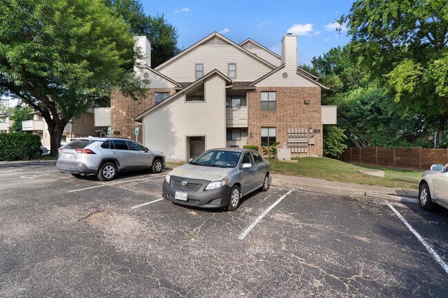 Foto del edificio - 2500 Burleson Rd