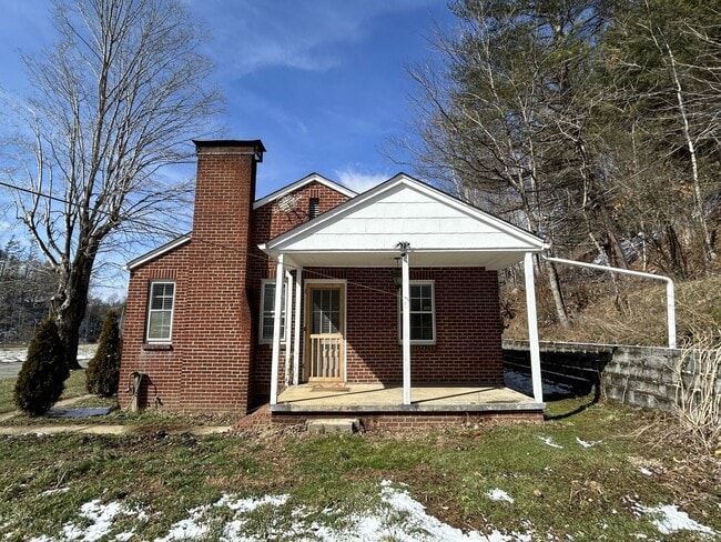 Photo - Cute Brick House in Cove Creek Area