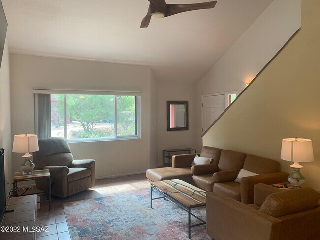 Building Photo - 5051 N Sabino Canyon Rd