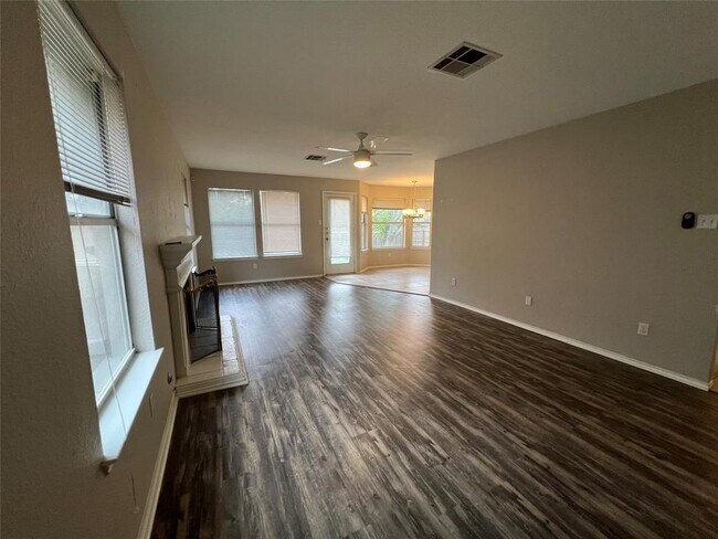 Foto del edificio - 1156 Tetbury Ln