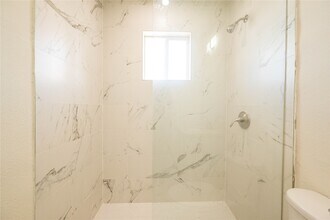 Building Photo - 914 Church St