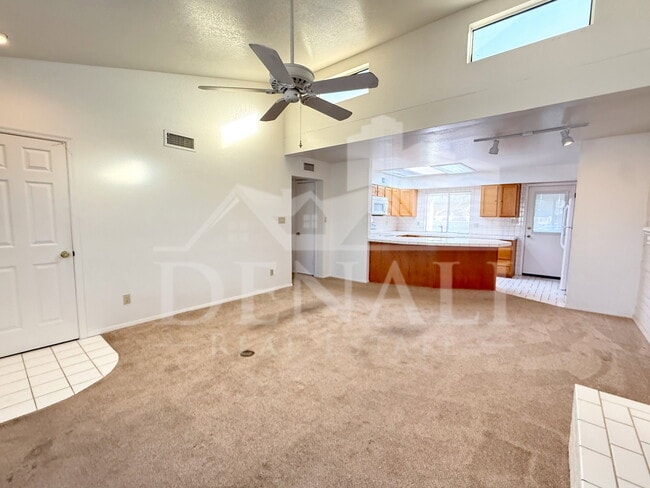 Building Photo - 15076 N Escondido Dr
