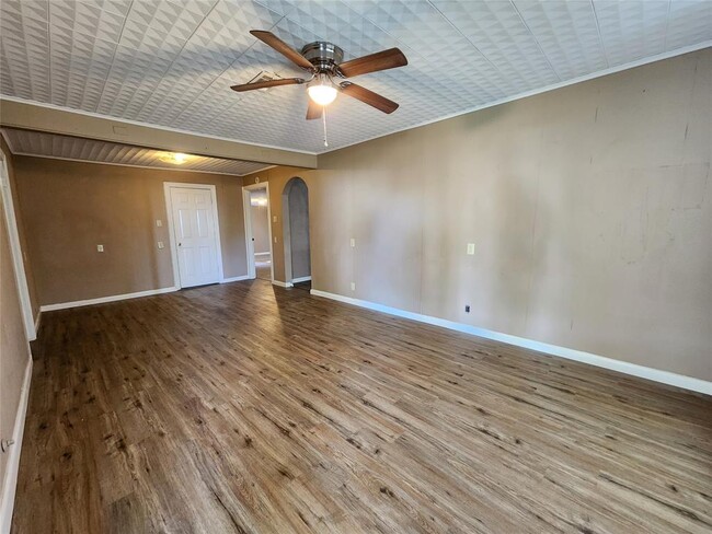 Building Photo - 511 Williams Ave