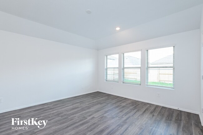 Building Photo - 18442 Summit Ranch Dr