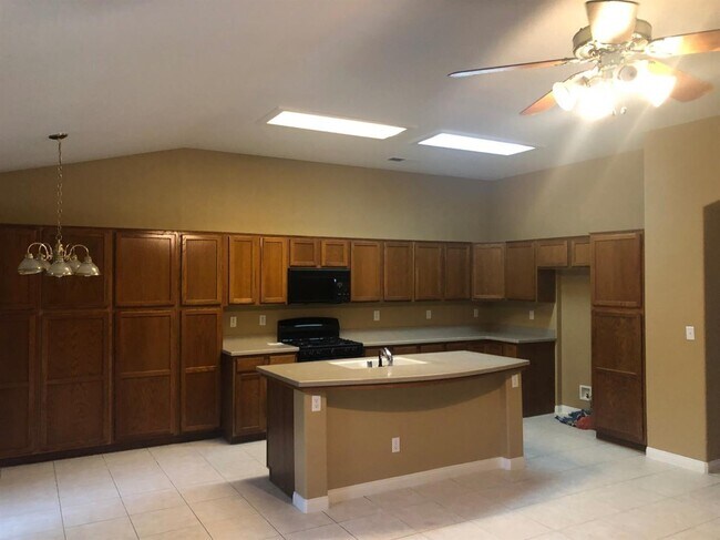 Foto del edificio - 2246 E Everglade Ave