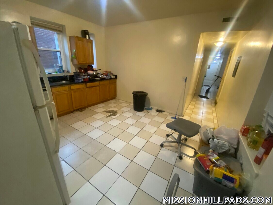 Primary Photo - 1460 Tremont St