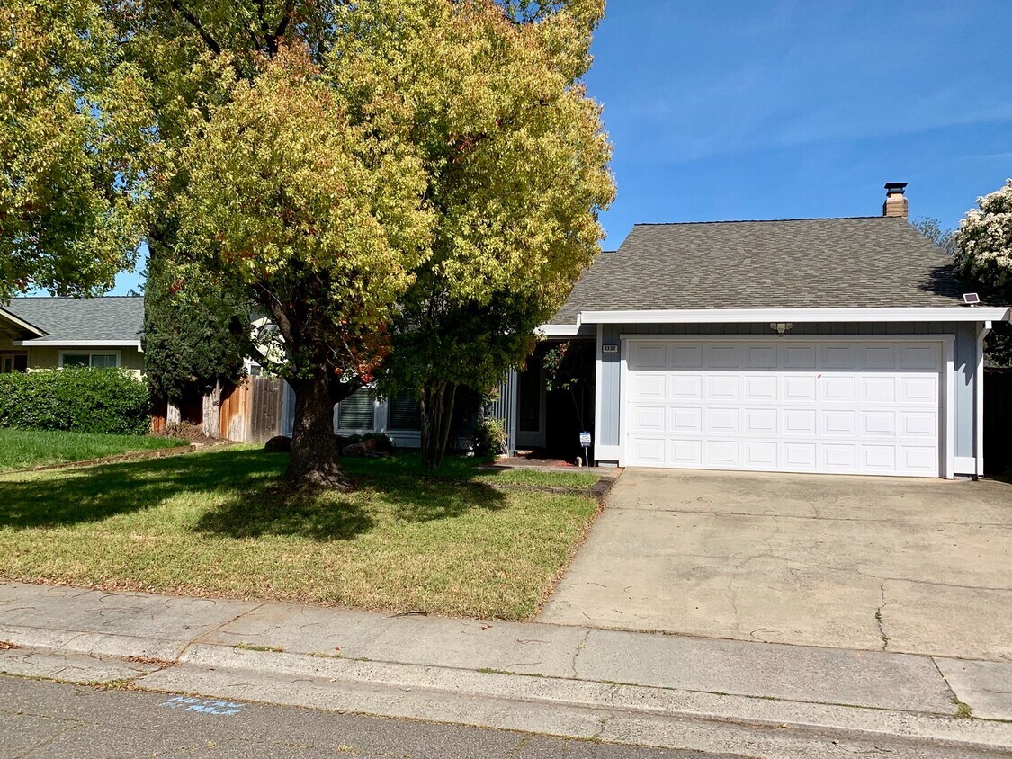 Beautiful 3 Bedroom 2 Bath Home~ Adorable! - Beautiful 3 Bedroom 2 Bath Home~ Adorable!