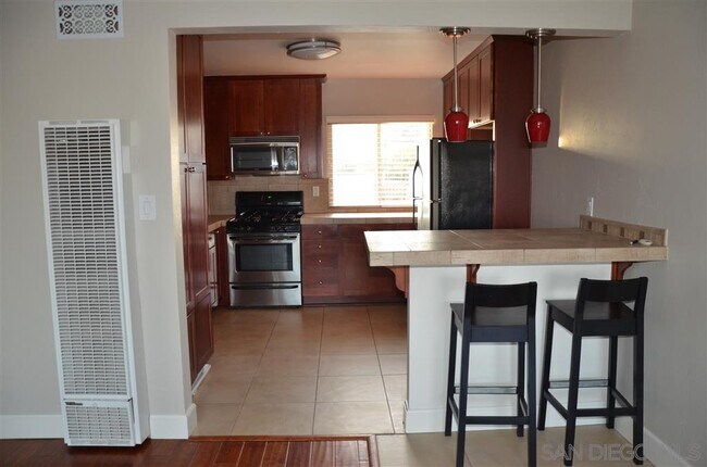 Foto del edificio - 4682 Edgeware Rd