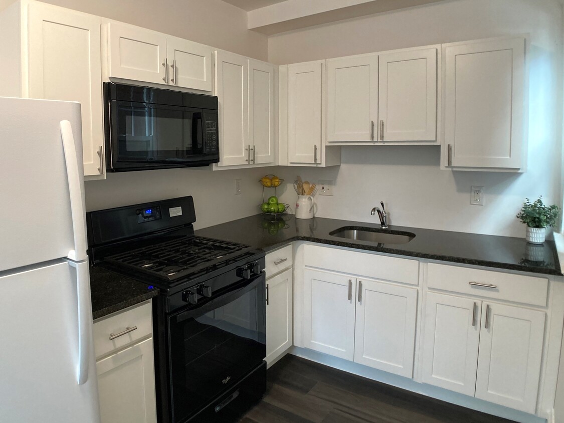 Kitchen - 360 Laurel St