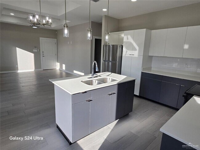 Building Photo - 12 S Xanthia St