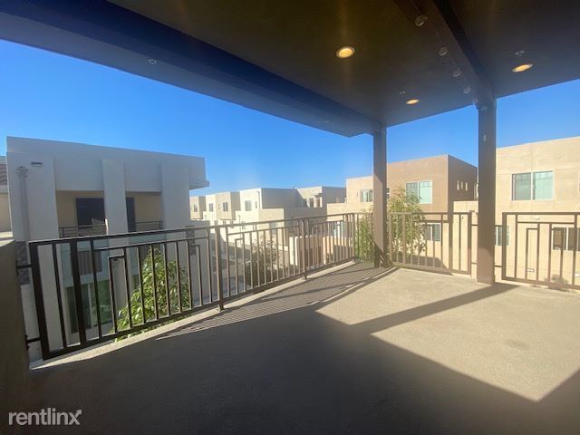 Building Photo - 3 br, 2.5 bath Townhome - 175 Magnet # 1